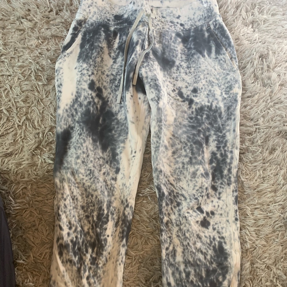 Brand new lululemon joggers !